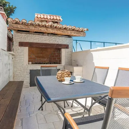 Three-bedroom Holiday In * Kruševo