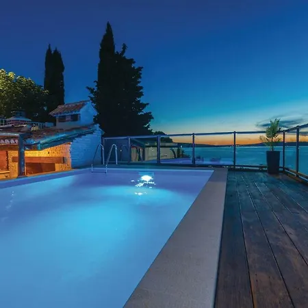 Three-bedroom Holiday In * Kruševo