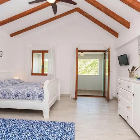 Casa vacanze Three-bedroom Holiday In Kruševo